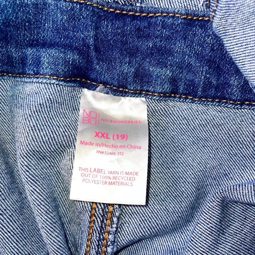 No Boundaries Overall Shorts Womens 2XL Blue Denim high Rise Frayed Hem V Neck - Picture 7 of 14